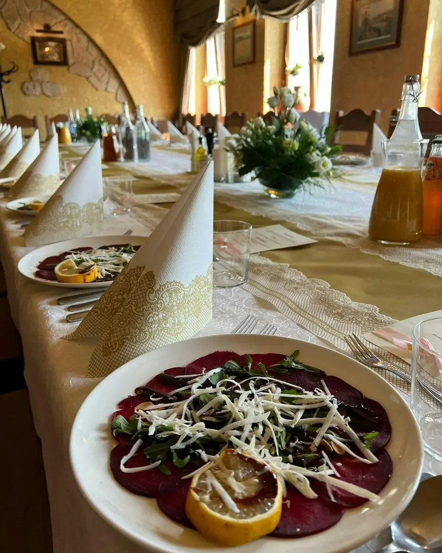 Carpaccio z polędwicy wołowej z rukolą i parmezanem w Villa Toscana Nowy Targ